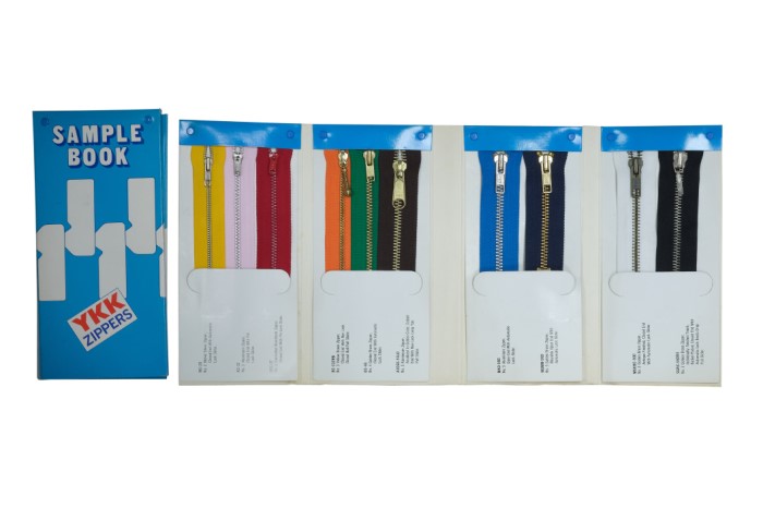 <p class="BodyB">Buku contoh yang mengandungi zip jenama YKK ini membolehkan pelanggan membaca dengan teliti zip yang dijual di kedai. Sin Hin Chuan Kee pertama kali membawa produk YKK pada tahun 1960-an dan kemudian menjadi pengedar untuk jenama Jepun tersebut.